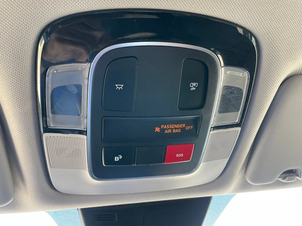 Used 2025 Hampton Gray Hyundai SEL image 41