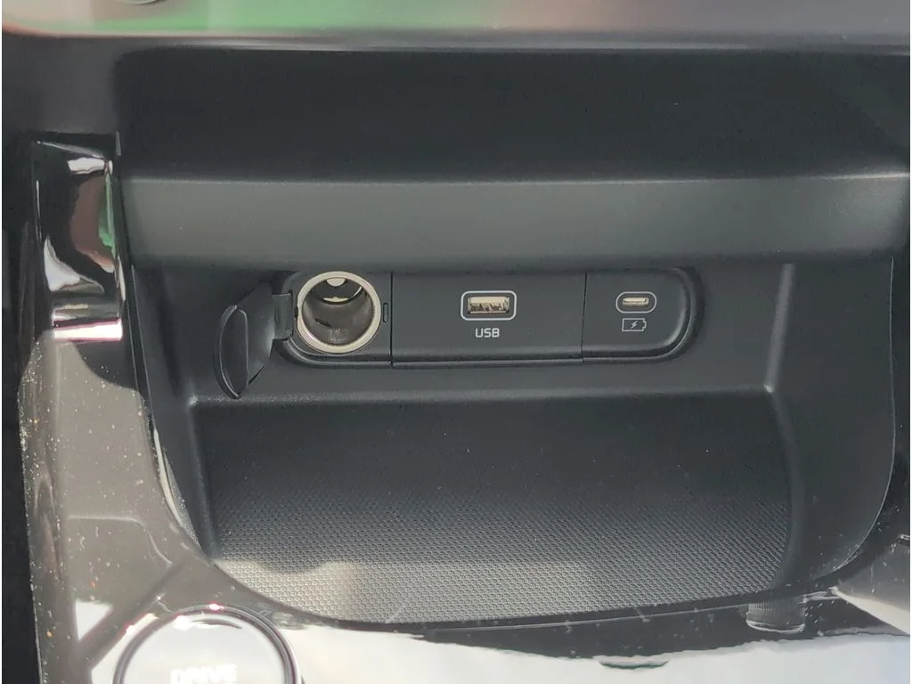 New 2026 Snow White Pearl Kia S image 16