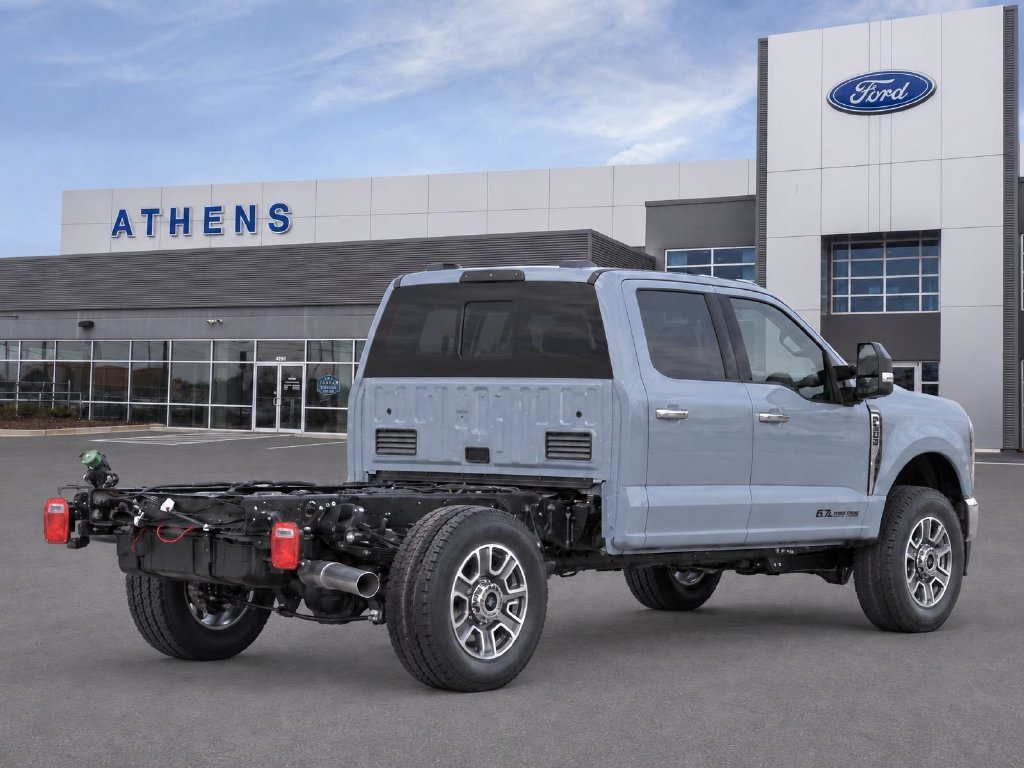 New 2027 Glacier Gray Metallic Tri-Coat Ford F-350® LARIAT® image 3
