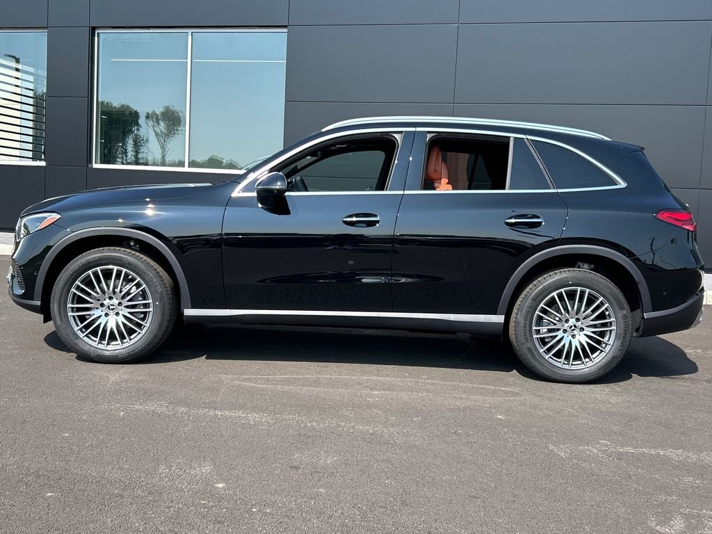 New 2026 Black Mercedes-Benz GLC 300 image 4