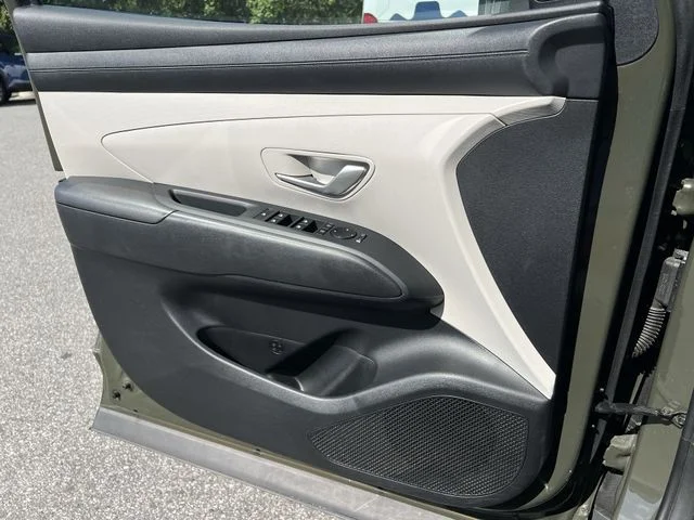 Used 2025 Green Hyundai SEL image 31