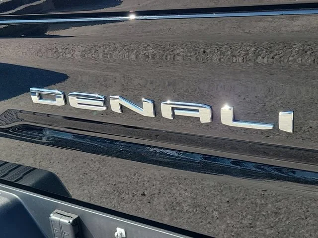 Used 2023 Onyx Black GMC Denali image 29
