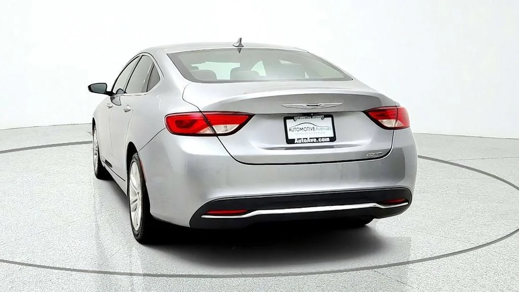 Used 2015 Billet Silver Metallic Clearcoat Chrysler 4dr Sedan Limited FWD image 6