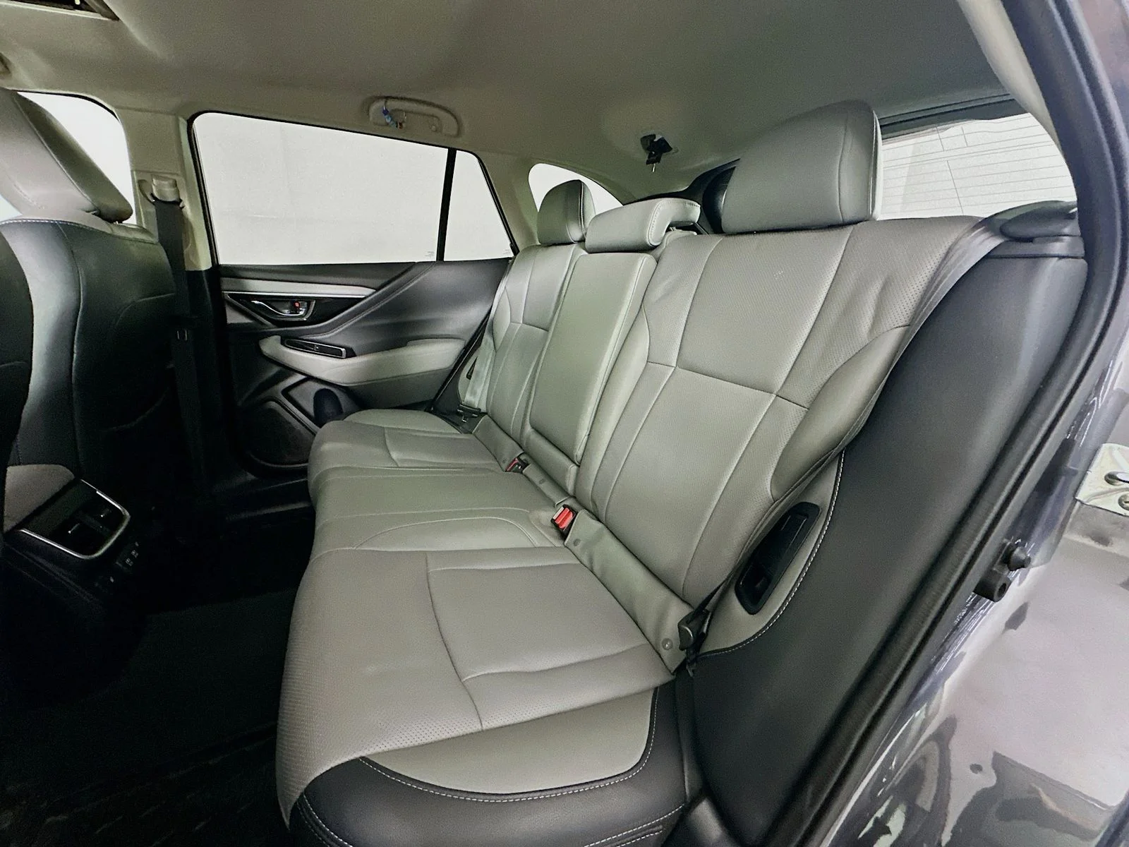 Used 2022 Magnetite Gray Metallic Subaru Limited image 27