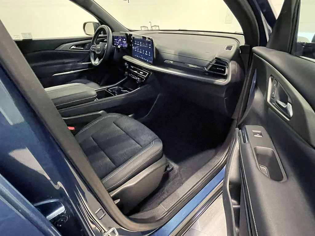 Used 2025 Blue Chevrolet LT image 28