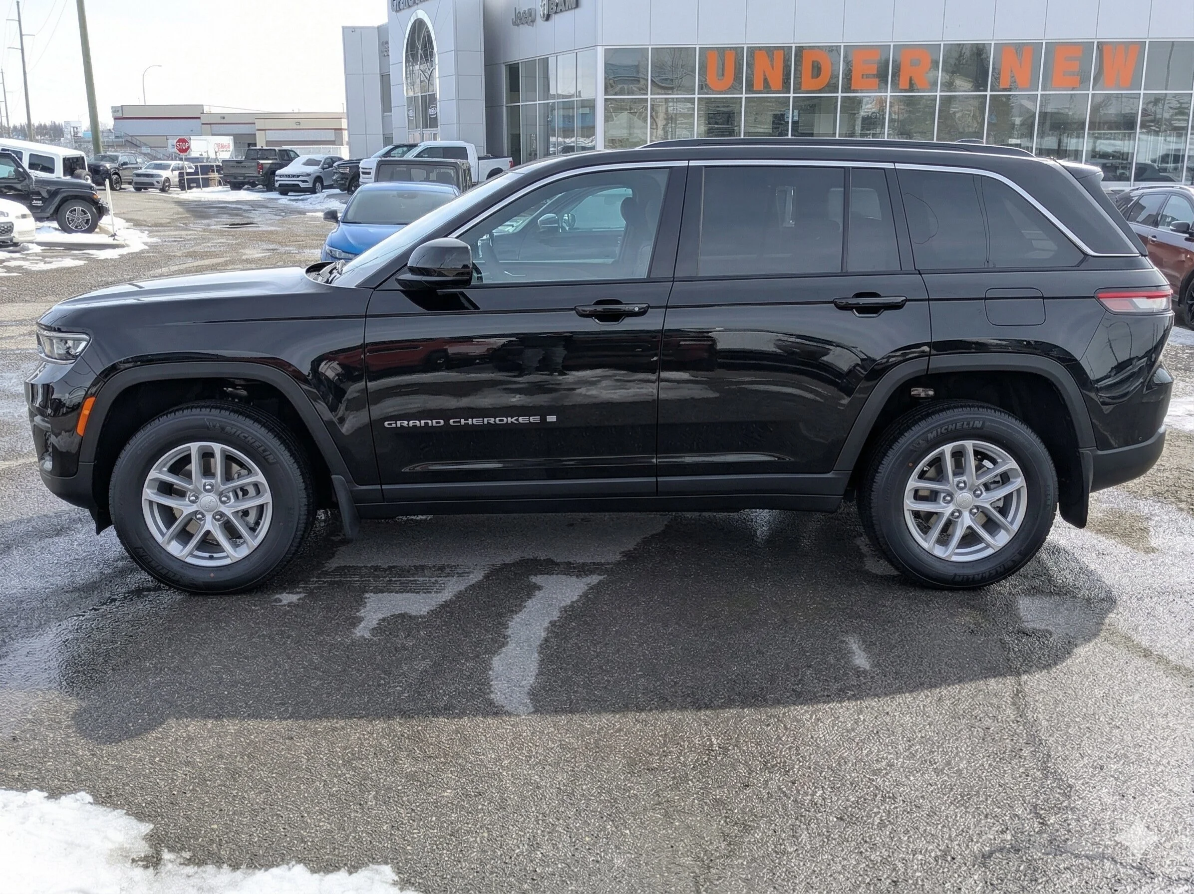New 2026 Black Jeep Laredo - - Classic Theme - Heated Seats - Heated Steering - Remote Start & tons more! image 5