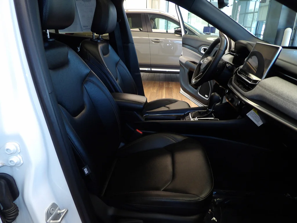 Used 2024 Bright White Clear Coat Jeep Latitude Lux image 14
