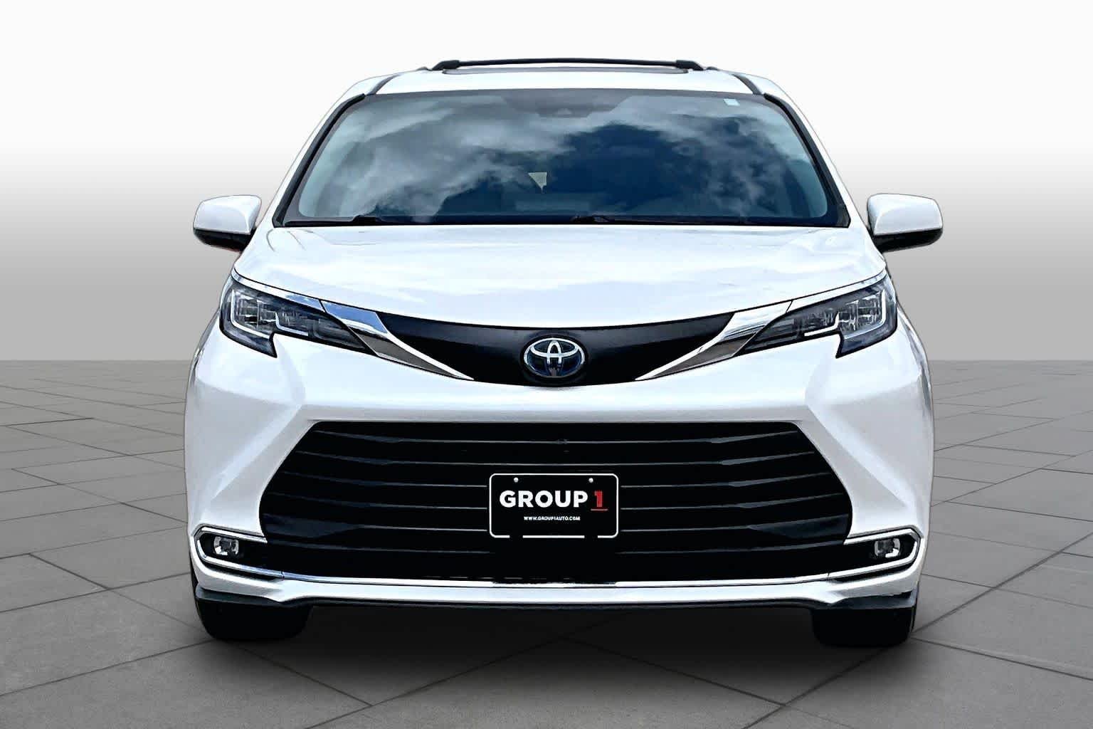 Used 2021 Blizzard Pearl Toyota XLE image 4