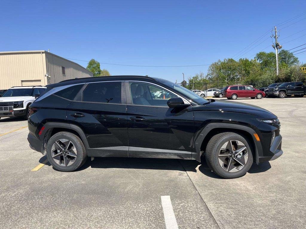 New 2026 Black Hyundai SEL FWD image 28