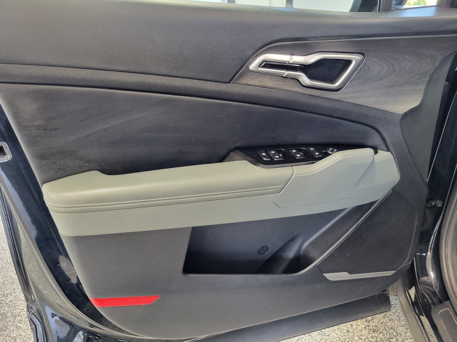 Used 2023 Black Kia X-Line image 6