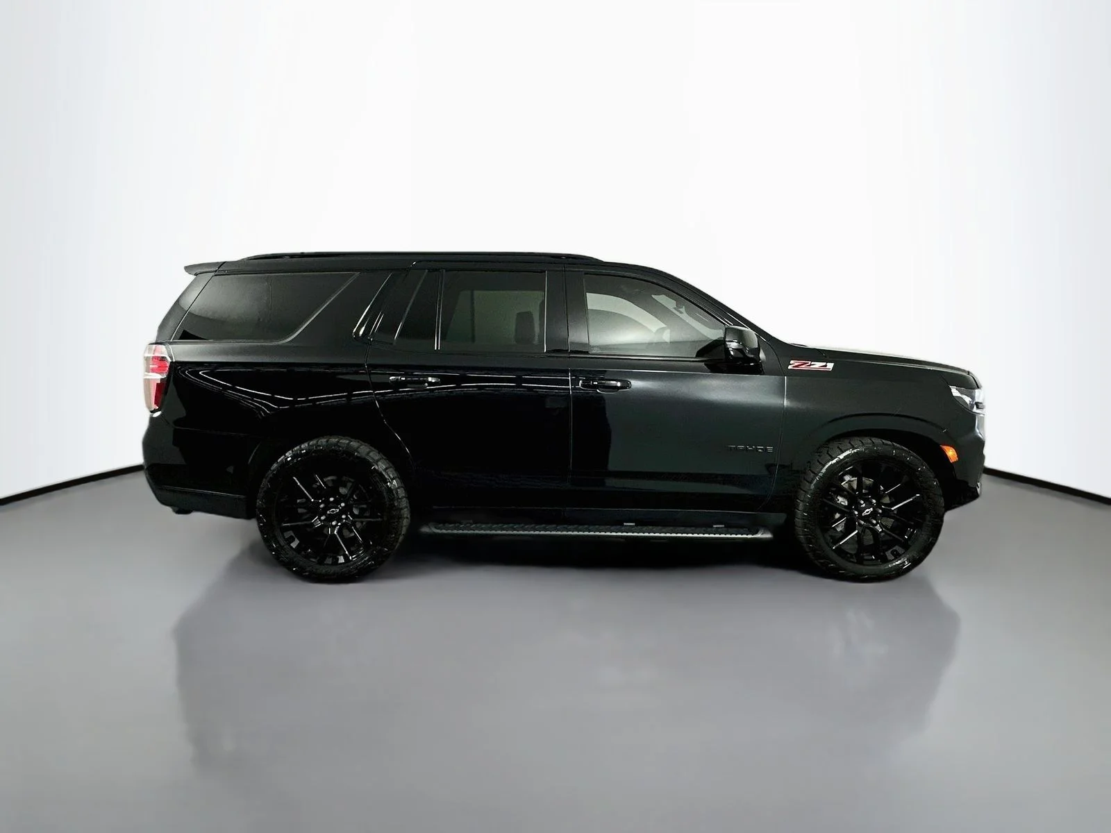 Used 2023 Black Chevrolet Z71 image 9