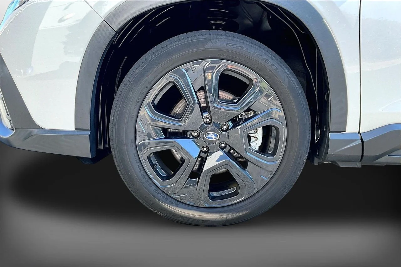 Used 2024 White Subaru Onyx Edition image 34
