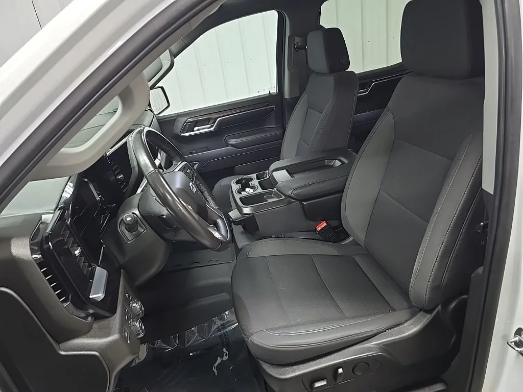 Used 2022 White Chevrolet RST image 29