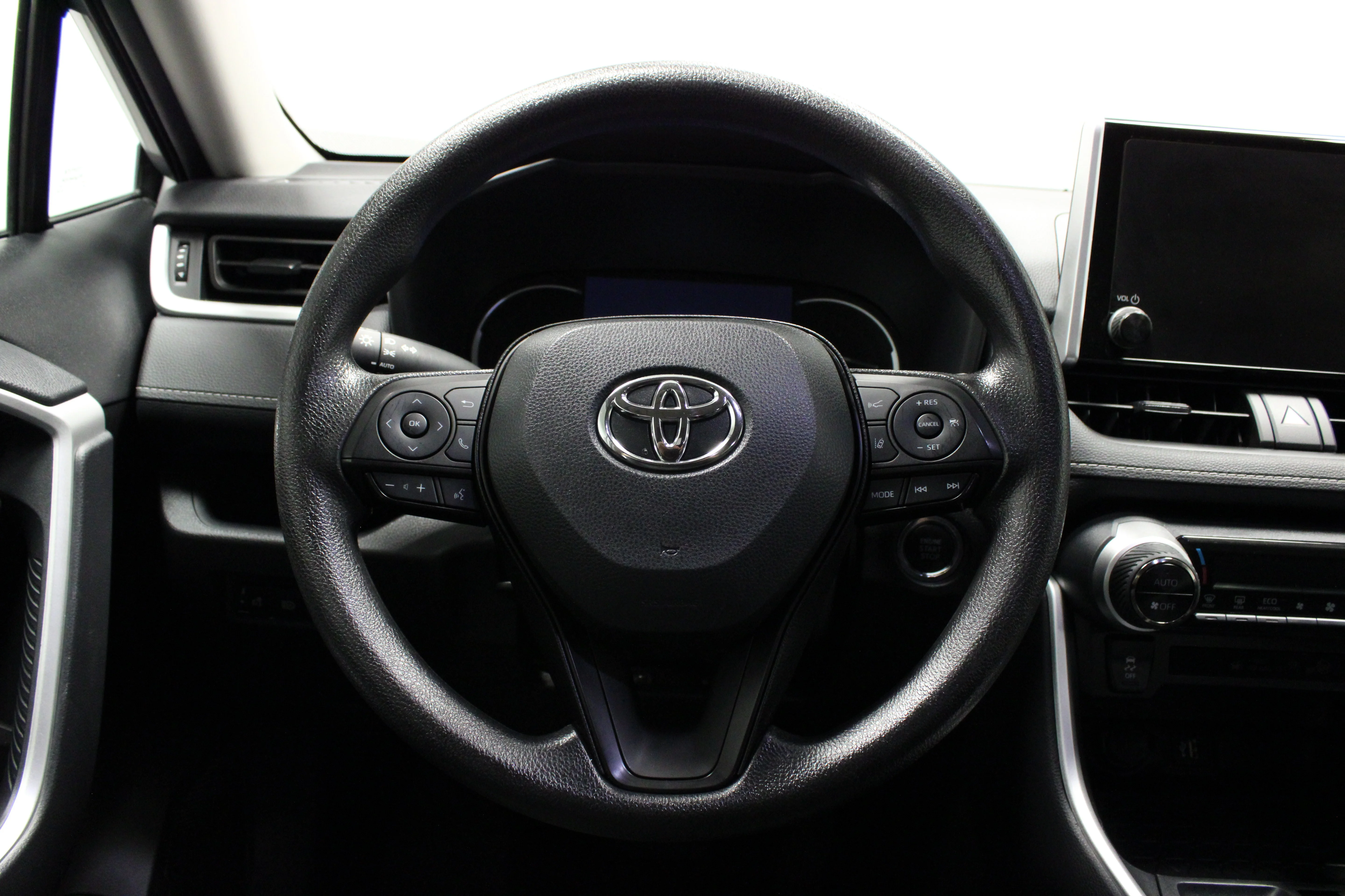 Used 2025 Silver Sky Metallic Toyota XLE image 21