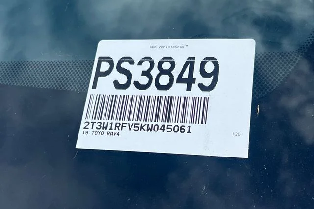 Used 2019 White Toyota XLE image 8