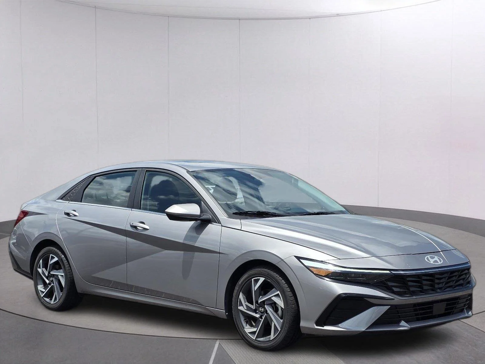 Used 2025 Fluid Metal Hyundai SEL Convenience image 3