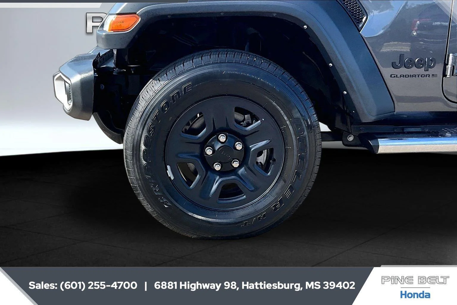 Used 2023 Granite Crystal Metallic Clearcoat Jeep Sport image 7