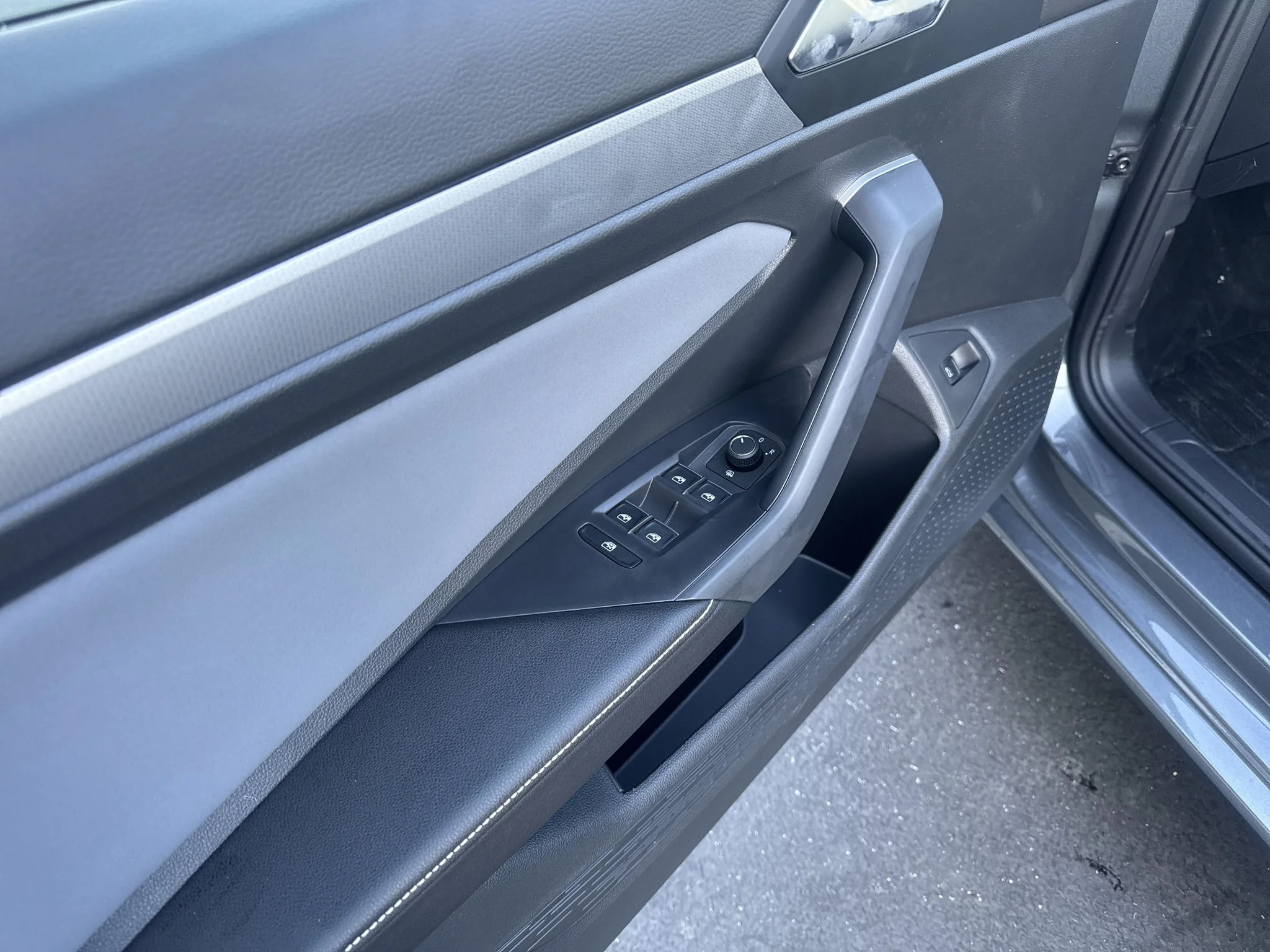 New 2026 Platinum Gray Metallic Volkswagen SE image 13