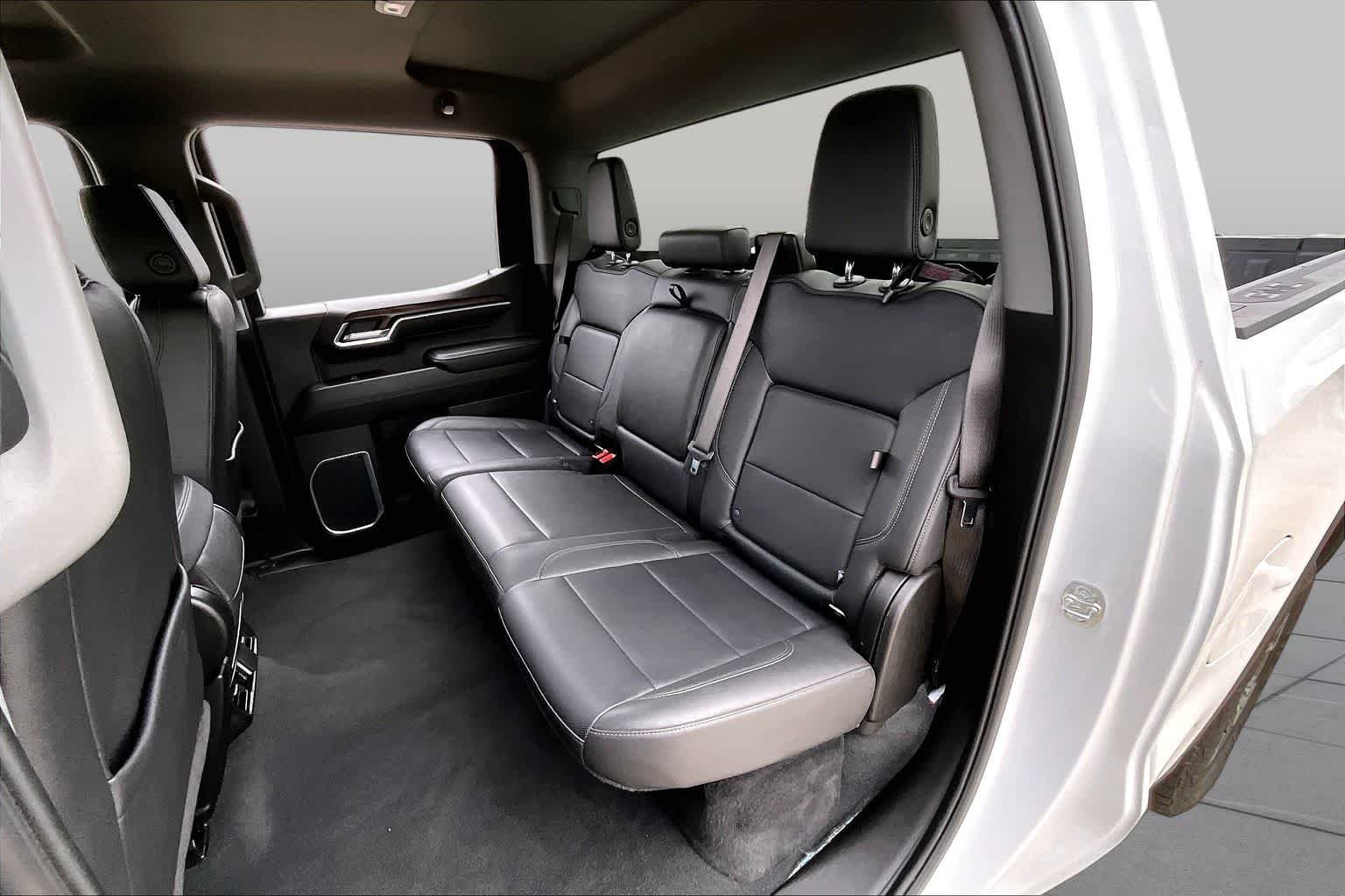 Used 2025 Summit White GMC SLT image 21
