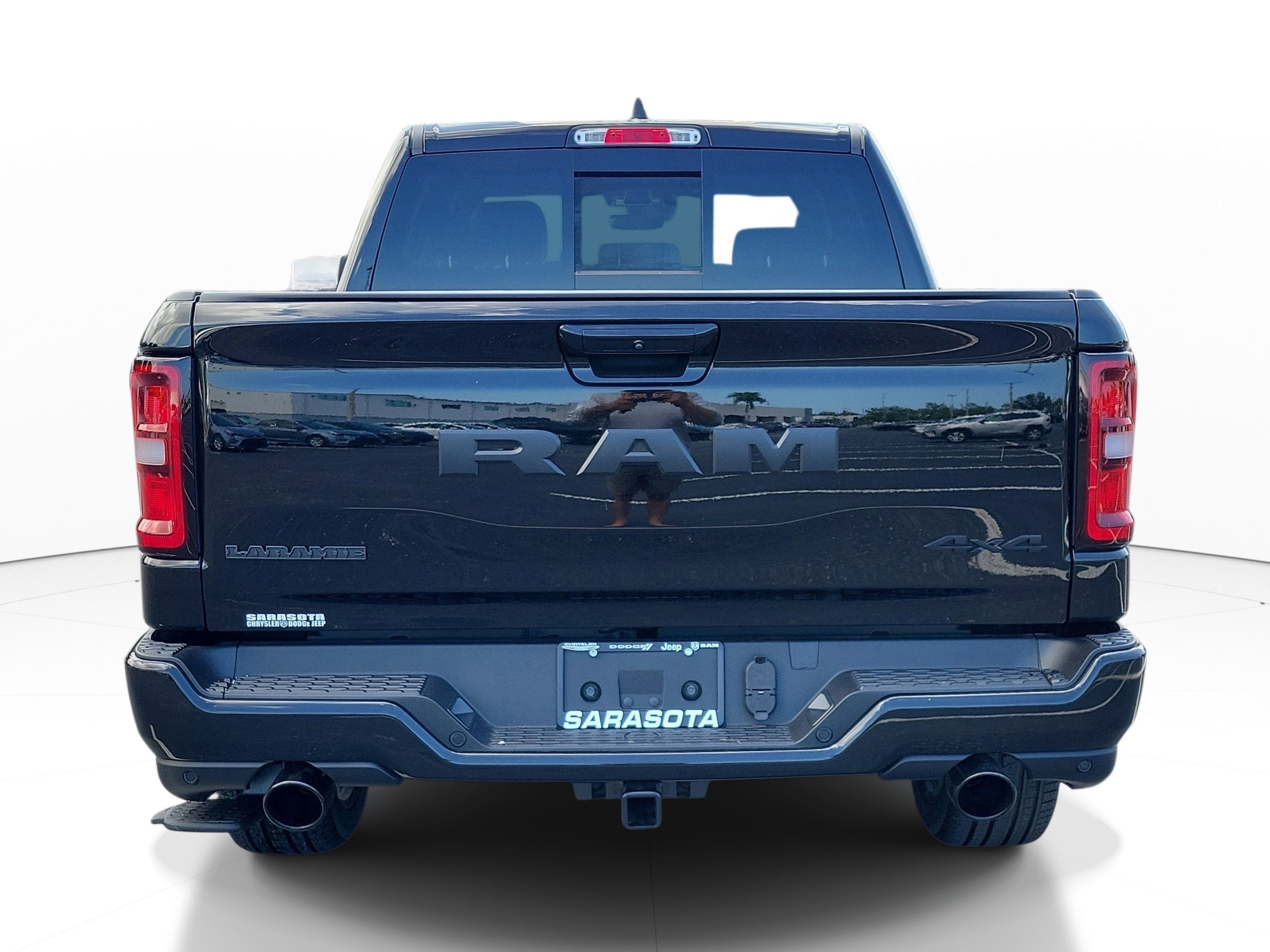 New 2026 Diamond Black Crystal Pearl-Coat Exterior Paint RAM Laramie image 5