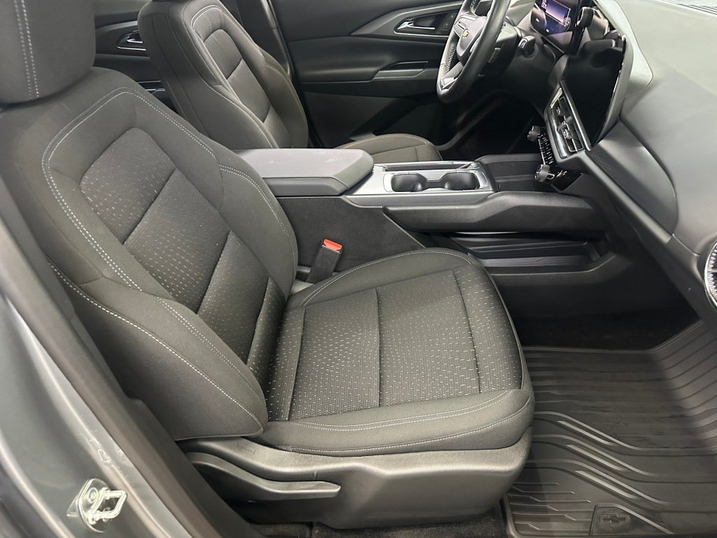 Used 2025 Sterling Gray Metallic Chevrolet LT image 31