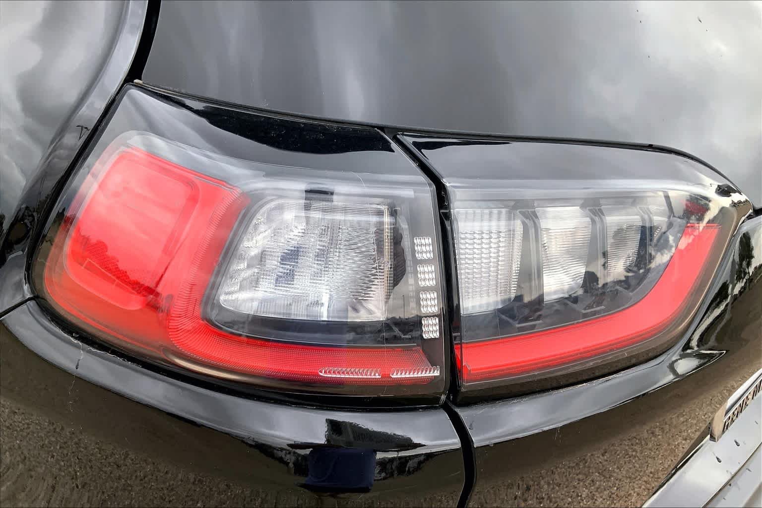 Used 2019 Diamond Black Crystal Pearlcoat Jeep Latitude Plus image 29