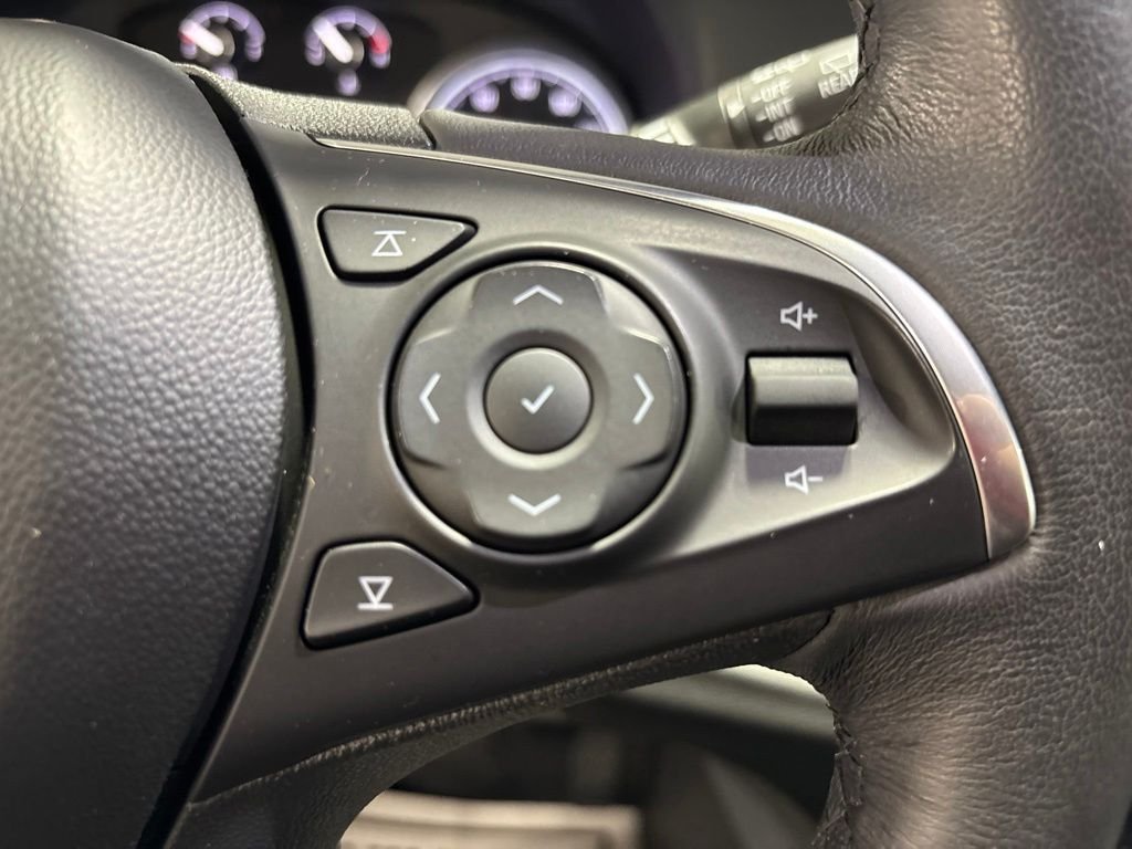 Used 2021 Black Buick Essence image 19