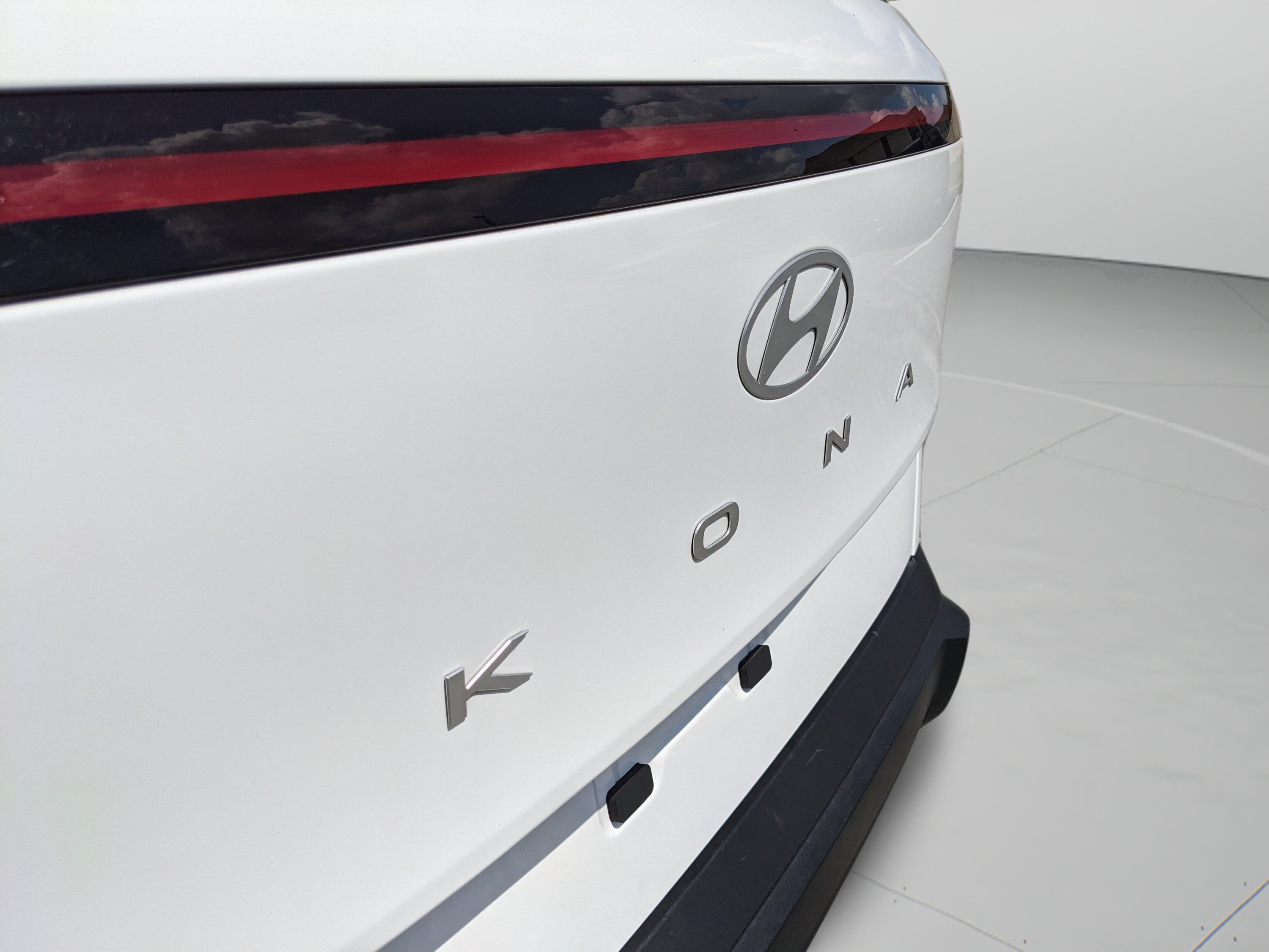 Used 2025 Atlas White Hyundai SEL image 37