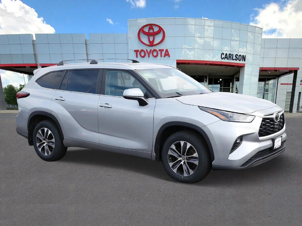 Used 2024 Toyota Highlander XLE with VIN 5TDKDRBH5RS567657 for sale in Minneapolis, Minnesota