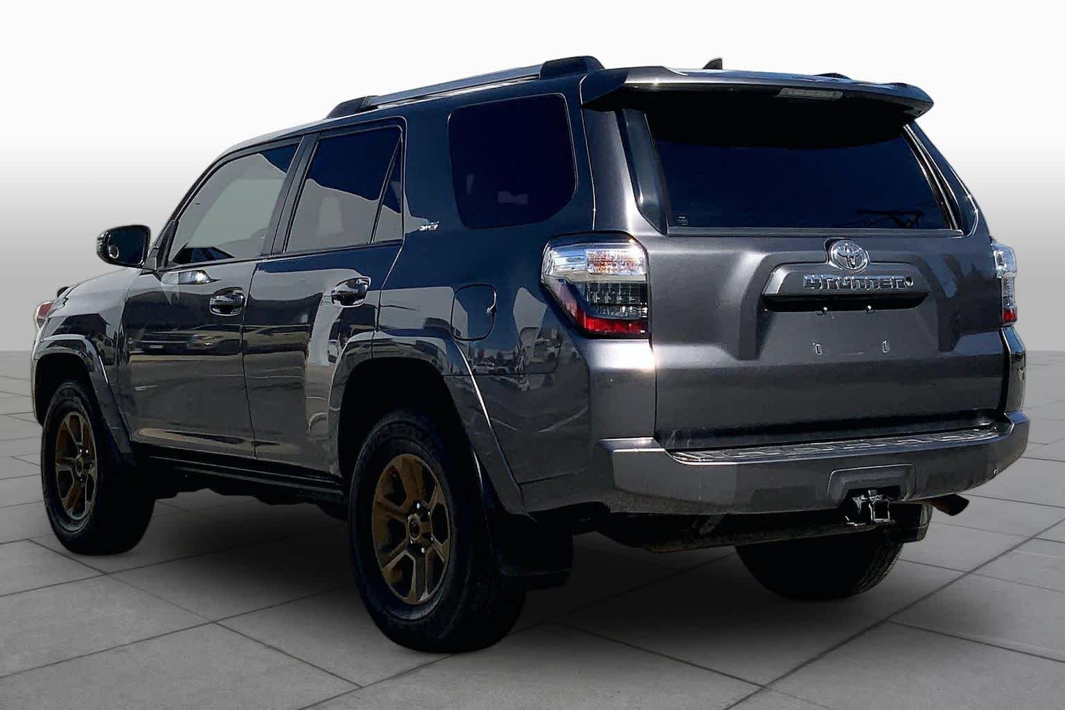 Used 2019 Magnetic Gray Metallic Toyota SR5 Premium image 10
