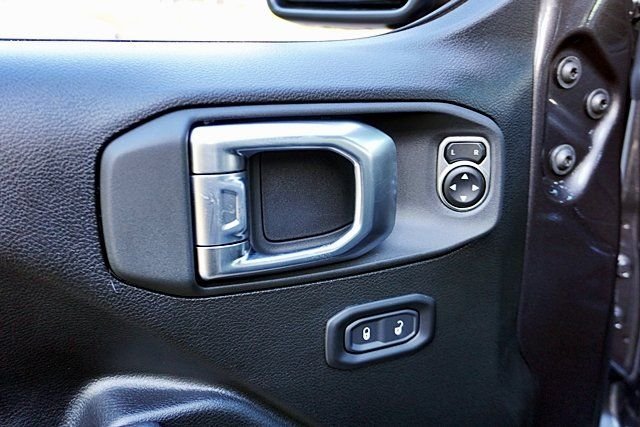 New 2026 Granite Crystal Metallic Clear-Coat Exterior Paint Jeep Sport S image 28