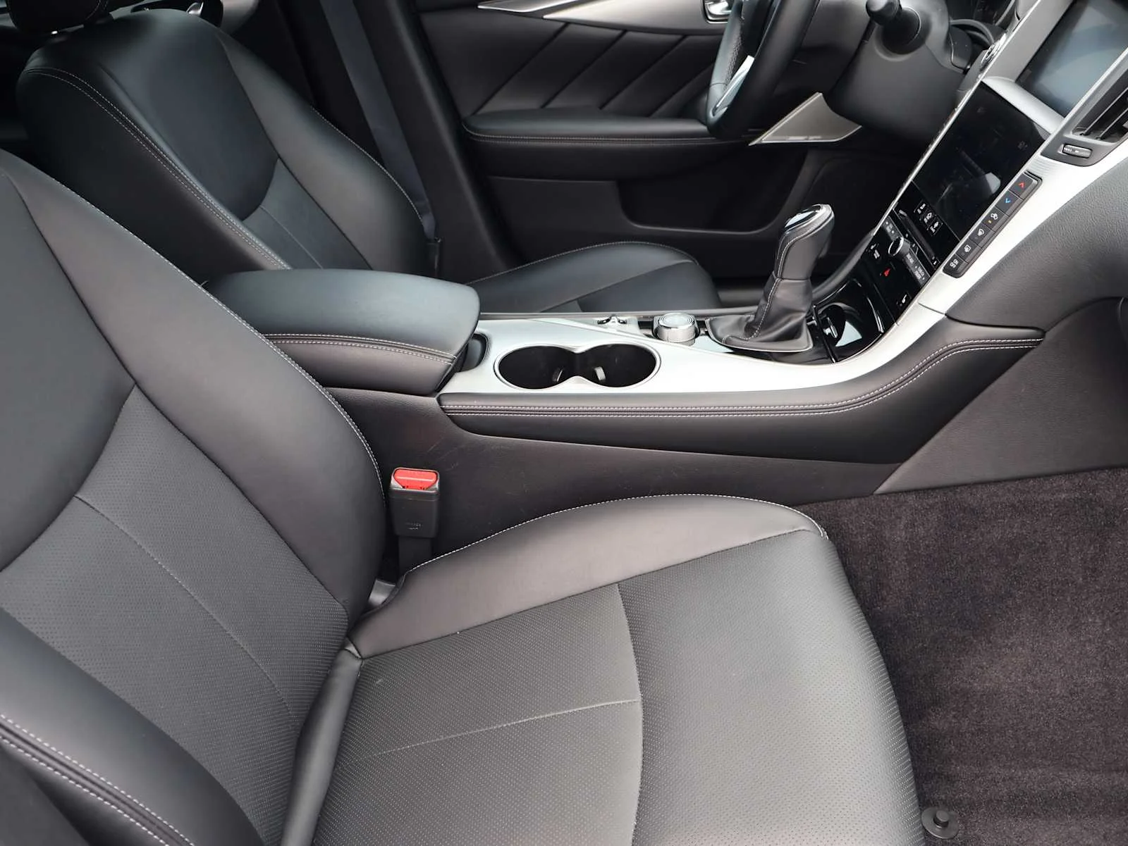 Certified Used 2023 Midnight Black INFINITI LUXE image 14