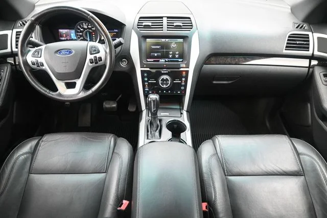 Used 2014 Black Ford Limited image 21
