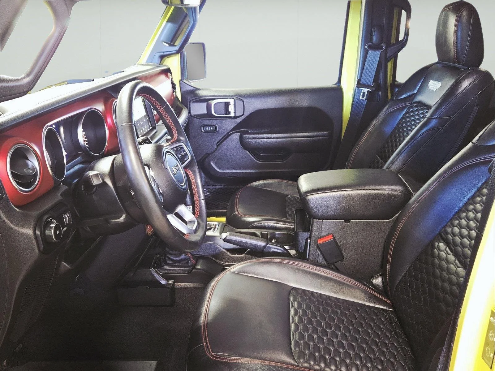 Used 2023 High Velocity Clearcoat Jeep Rubicon image 31