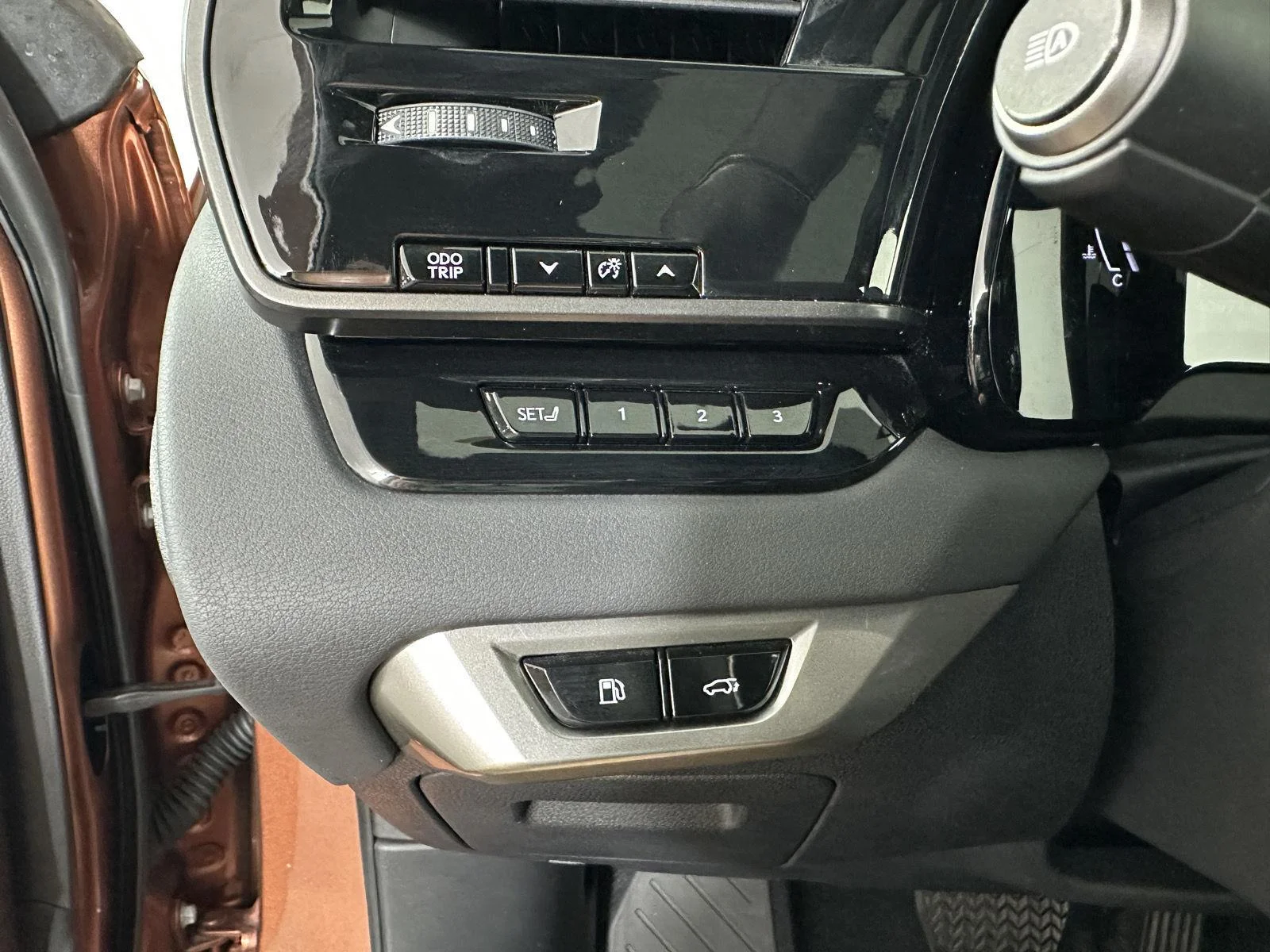 Used 2023 Copper Crest Lexus RX 350h Luxury image 25