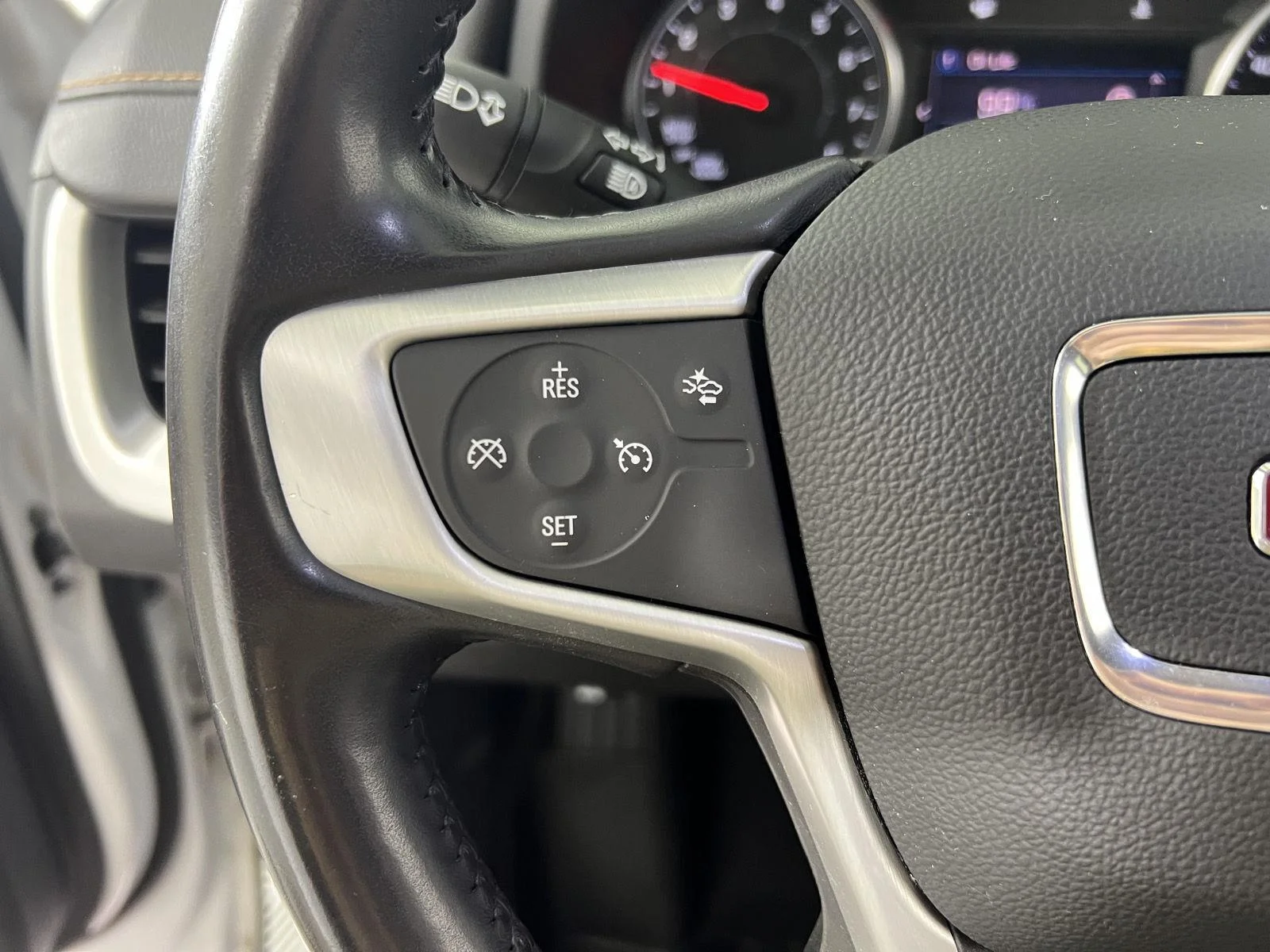 Used 2020 Summit White GMC SLE image 16