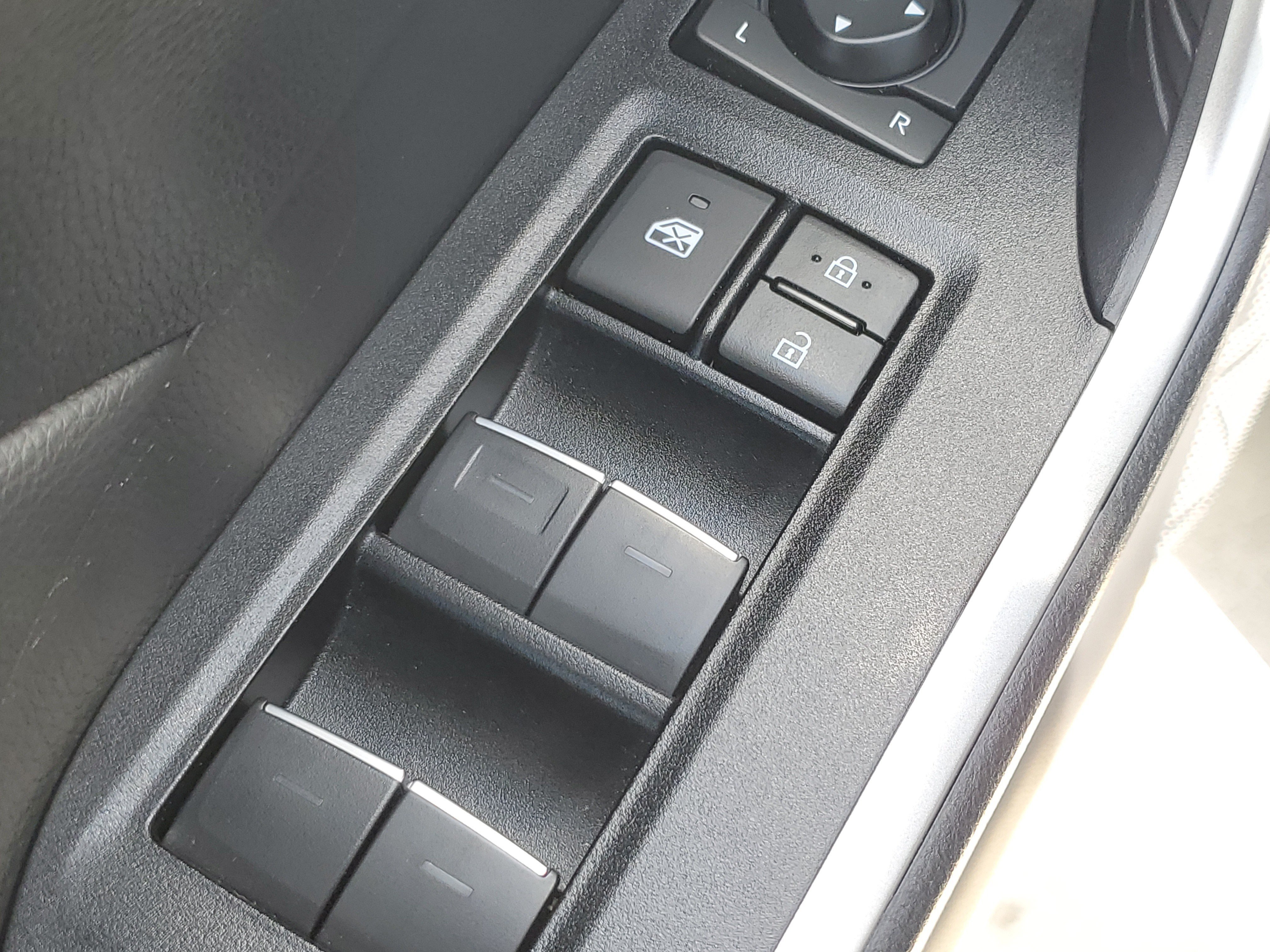 Used 2025 Silver Sky Metallic Toyota XLE image 22