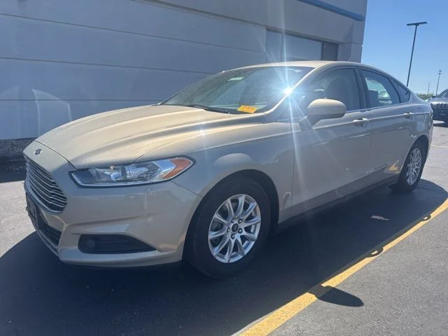 2015 Ford Fusion S FWD's photo