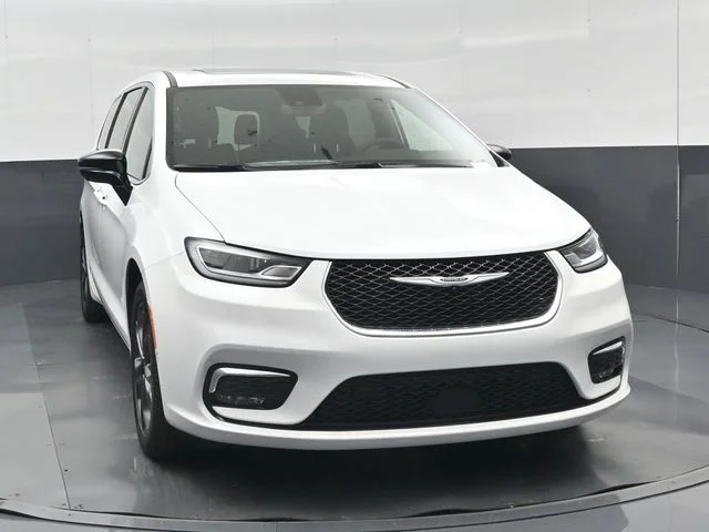 New 2026 Bright White Clear-Coat Exterior Paint Chrysler Limited image 33