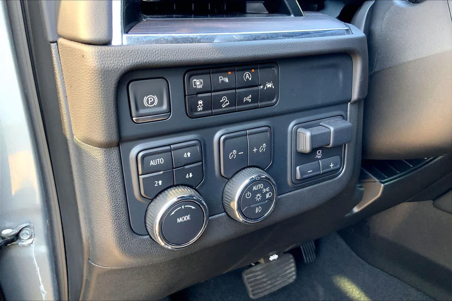 Used 2025 Sterling Gray Metallic Chevrolet LT image 30