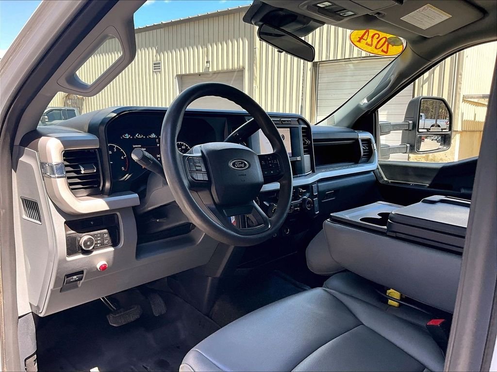 Used 2024 Oxford White Ford XL image 8