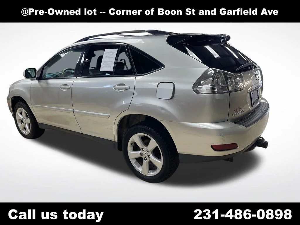 Used 2004  Lexus 330 image 4