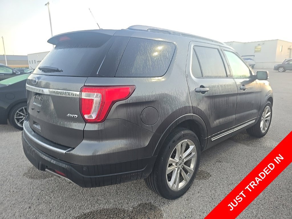 Used 2018 Gray Ford XLT image 3