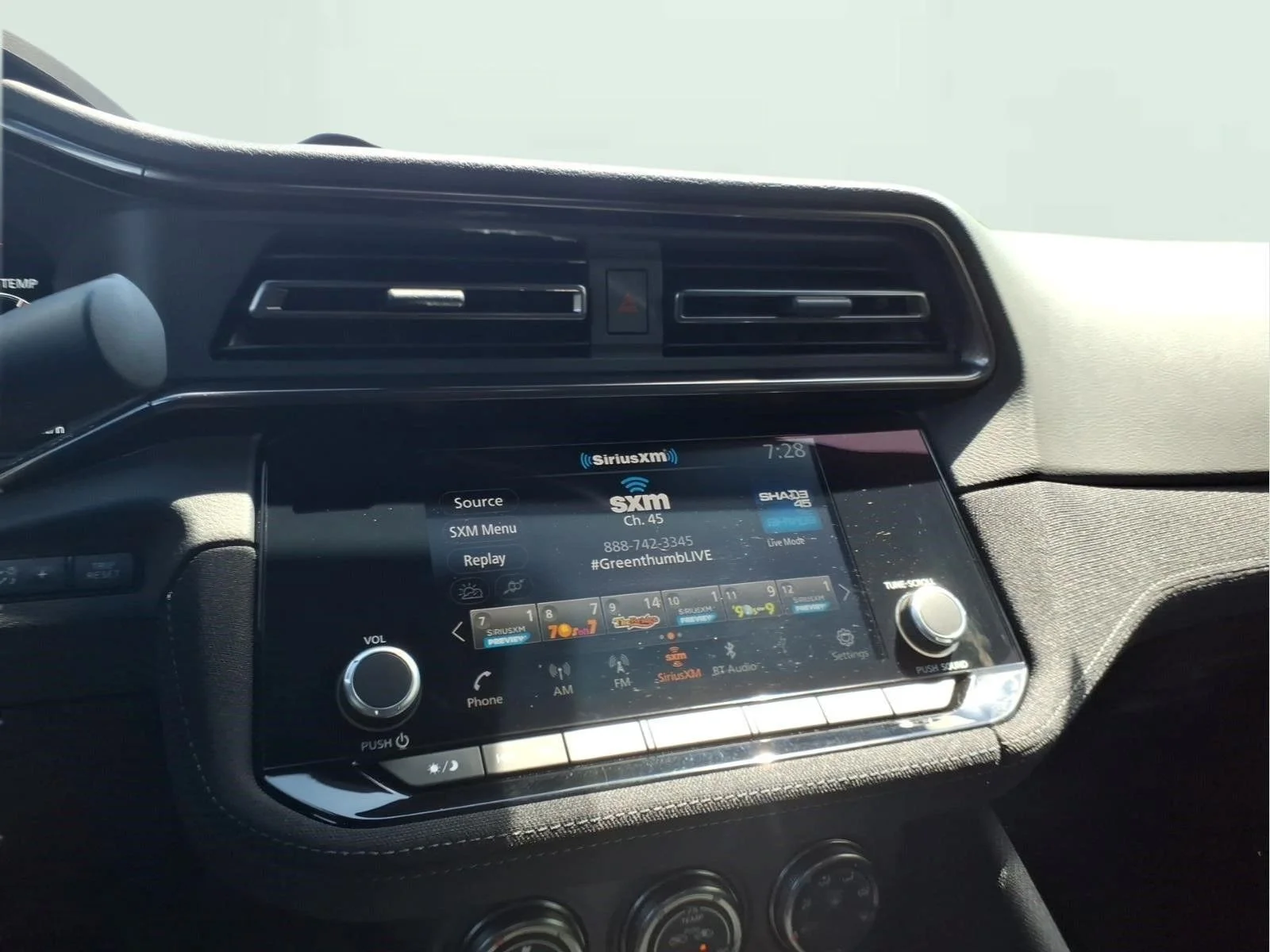 New 2026 Boulder Gray Pearl / Super Black Two-tone Nissan Sport image 10