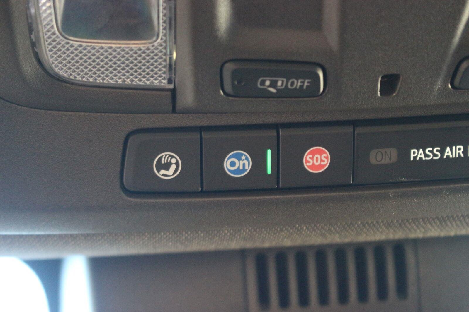 Used 2025 Onyx Black GMC SLT image 30