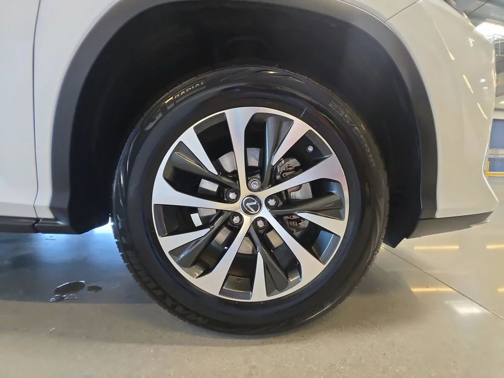 Used 2021 White Lexus 350 image 28