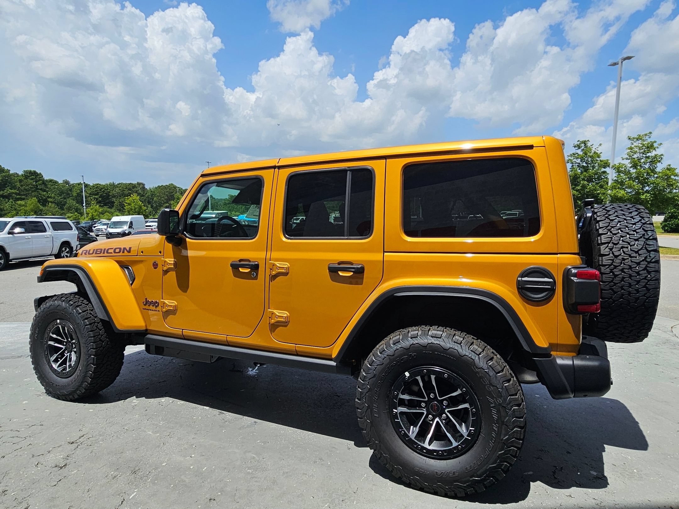 New 2026 Goldilocks Exterior Paint Jeep Rubicon X image 5