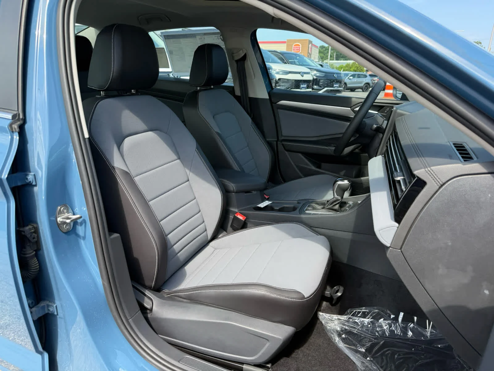 New 2026 Monterey Blue Pearl Volkswagen SE image 10