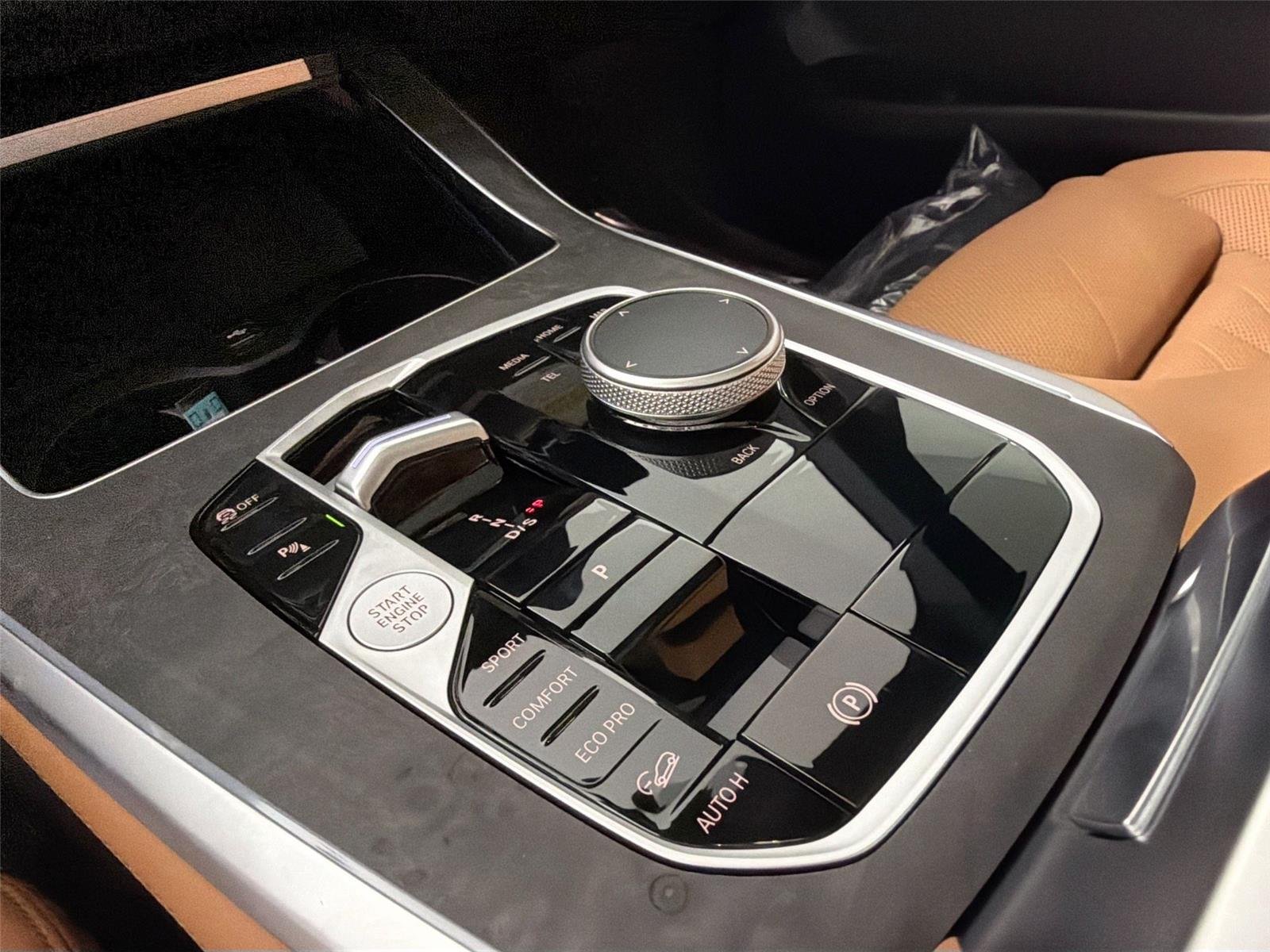 New 2026 Mineral White Metallic BMW xDrive40i image 15
