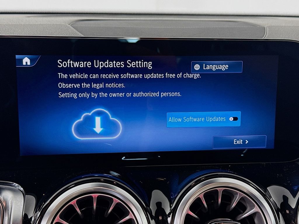 Used 2025 Blue Mercedes-Benz GLB 250 image 14